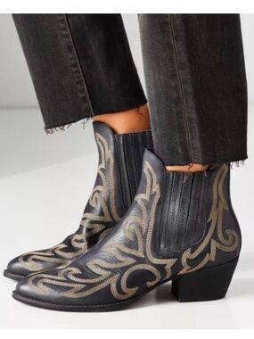 DOLCE VITA Leather Black Ankle Boots Booties Western Heel Size 8